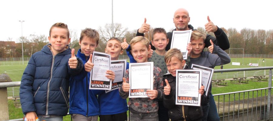 Uitreiking certificaten groei-mindset Unicum JO11-1